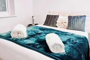5 bedrooms, WiFi, bed sheets