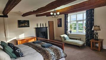 7 bedrooms, iron/ironing board, travel cot, free WiFi