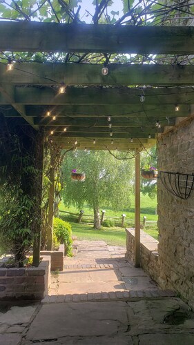 Dog friendly 7 bed farmhouse near Malvern Hills with huge hot tub and games room