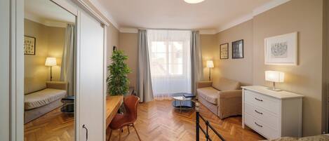 3 slaapkamers, een strijkplank/strijkijzer, wifi, beddengoed