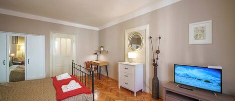 3 habitaciones, tabla de planchar con plancha, wifi y ropa de cama