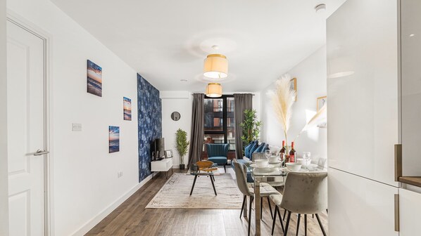 Interior - Oceanic Bliss Sleeps 7 with Netflix (Birmingham)