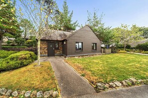 Exterior - 2br-sleeps4-pool-freeparking-trenythonestate (Par)