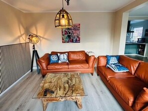 Unclassified image, 3 of 25, button