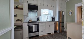 Frigorífic, microones, forn i placa de cuina 