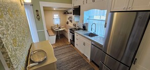 Fridge, microwave, oven, stovetop - Stay Downtown in one of Princeton's historical homes, The Burr House (Princeton)