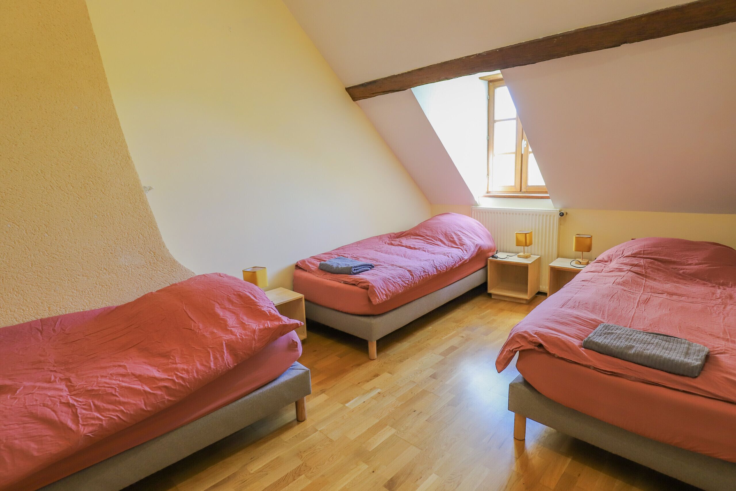 11 bedrooms, bed sheets