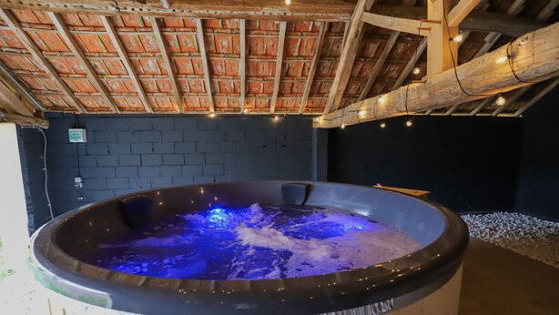 室內 SPA 浴池