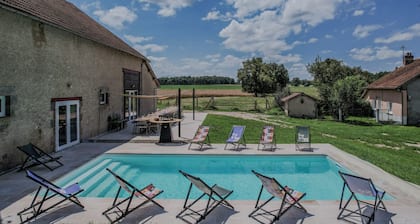 Villa Petit Perrot (03) - Piscine chauffée - Citystade - 2h Lyon - 45p