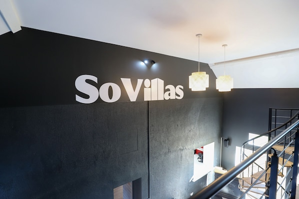 Interior - So Villas Fougères (71) - Heated swimming pool - Basketball - 2h from Lyon - 30p. (Mont)