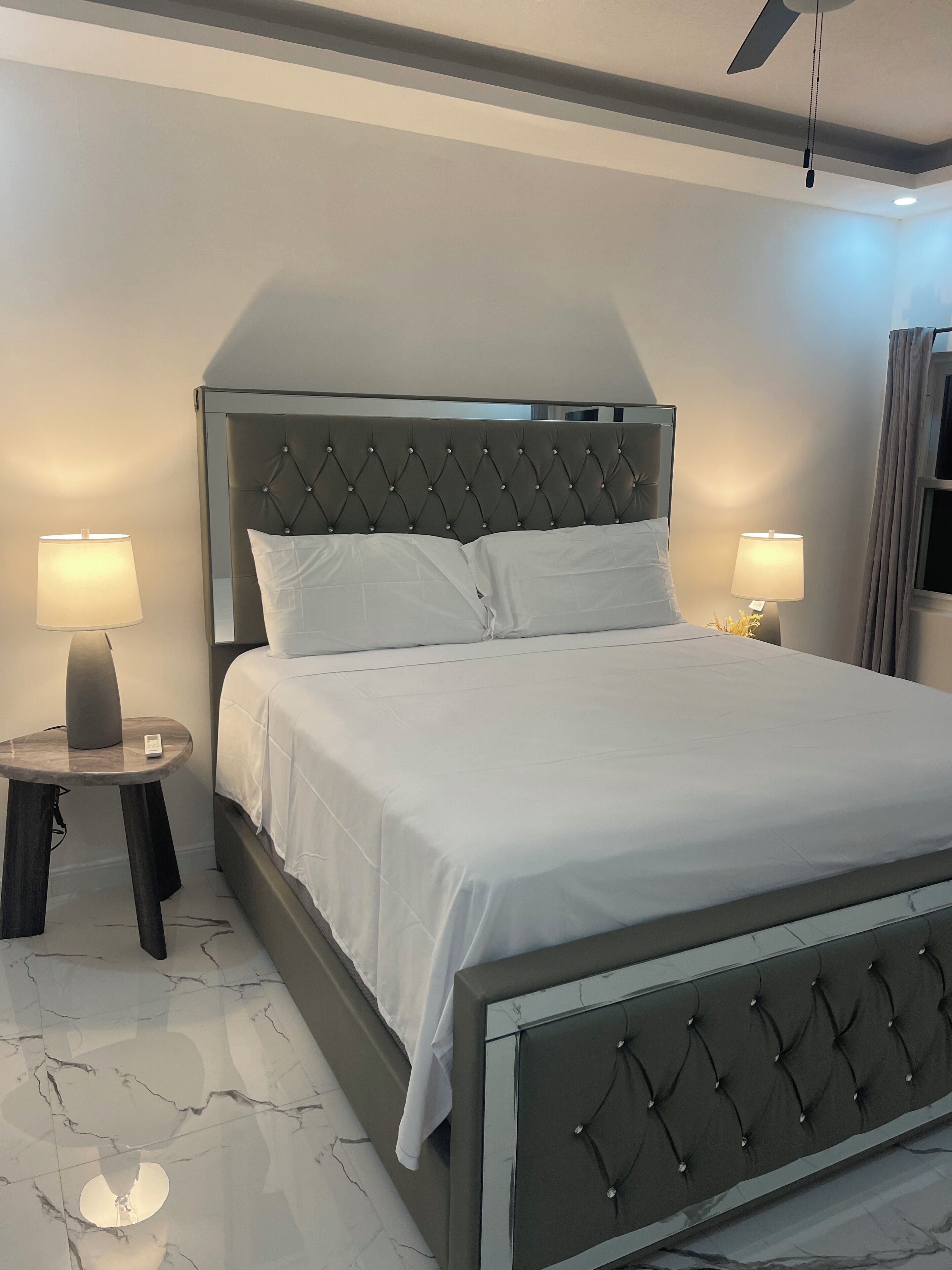2 dormitorios, tabla de planchar con plancha, wifi gratis y ropa de cama