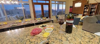 Spacious 5-bedroom house with AC, WiFi in delightful Playa Encanto