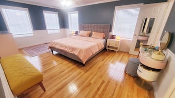 3 bedrooms, desk, iron/ironing board, free WiFi