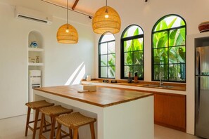 Private kitchen - Villa Yasmine by Lighthouse (Bali)