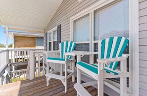 Terrace/patio - Coastal Cottage Close to Beach with a Brand New Pool! (Ocean Isle Beach)