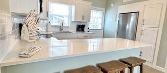 Coastal Cottage Close to Beach with a Brand New Pool!