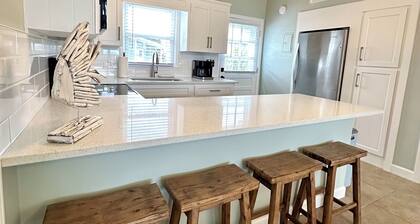 Coastal Cottage Close to Beach with a Brand New Pool!