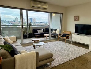TV - Studio Kensington (Kensington)