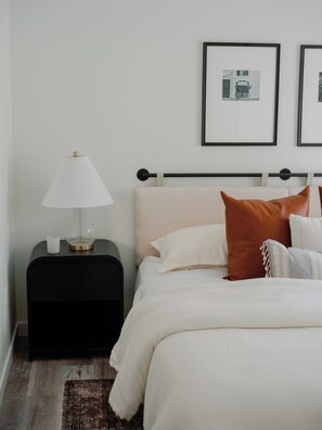 3 bedrooms, desk, iron/ironing board, free WiFi - Cozy 3-bedroom Sparrow Stay in Historic Town of Monument (Monument)