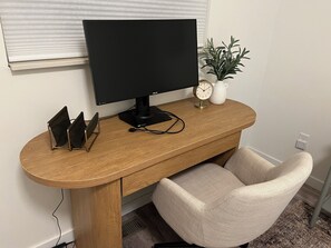 Interior - Cozy 3-bedroom Sparrow Stay in Historic Town of Monument (Monument)