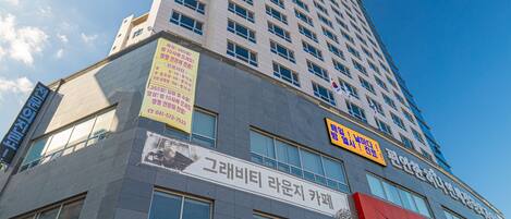 Bureau, espace de travail pour ordinateur portable, Wi-Fi gratuit