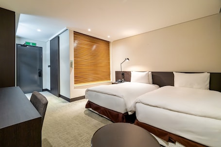 Deluxe Twin Room, City View | Desk, laptop workspace, free WiFi, bed sheets
