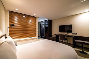 Bureau, espace de travail pour ordinateur portable, Wi-Fi gratuit