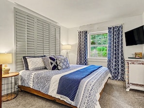 3 bedrooms, iron/ironing board, travel cot, free WiFi - Family Retreat with Fire Pit & Game Room + Just Minutes to Downtown Hot Springs (Hot Springs)