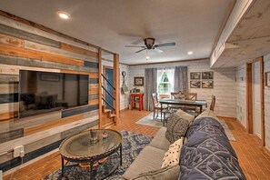 TV, fireplace, video games, DVD player - Cozy Cottage in the Woods with 8-Person Fire Pit + Walk to Bathhouse Row! (Hot Springs)