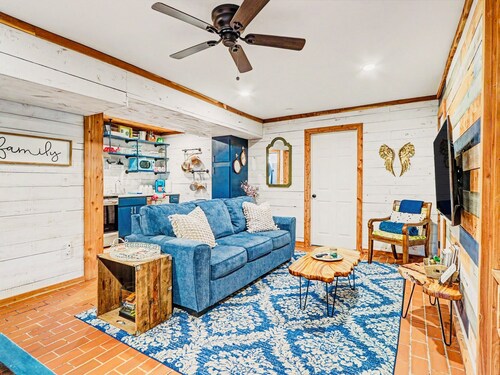 Family retreat w/fire pit & game room. Minutes to downtown Hot Springs!
