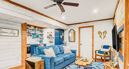 Family retreat w/fire pit & game room. Minutes to downtown Hot Springs!