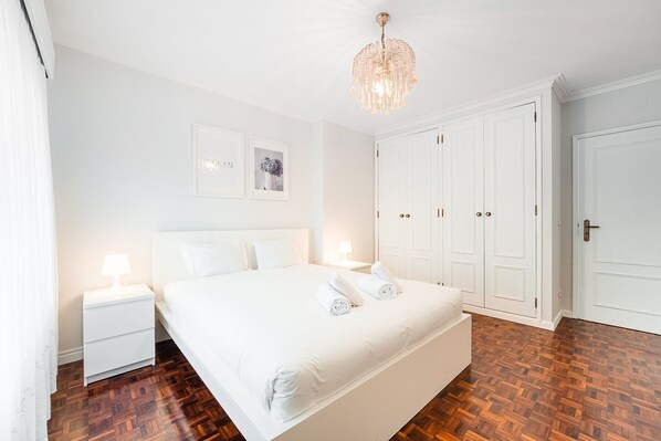 3 bedrooms, iron/ironing board, Internet, bed sheets