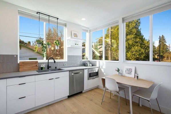 Fridge, microwave, oven, stovetop