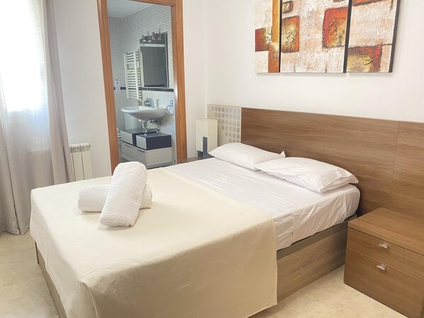 2 bedrooms, iron/ironing board, Internet, bed sheets - RECONNECTAR - Blanes Montserrat (Blanes)