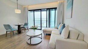 Smart TV, fireplace - Luxury Oceanview Apartment in À La Carte Ha Long – Balcony & WiFi (Thành phố Hạ Long)