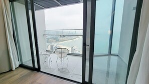 Interior - Luxury Oceanview Apartment in À La Carte Ha Long – Balcony & WiFi (Thành phố Hạ Long)
