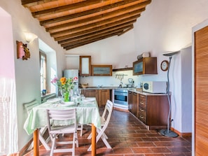 Fridge, oven, dishwasher, toaster - Vacation home Bruna by Interhome (Castellina Marittima)