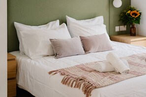 1 habitación, escritorio, tabla de planchar con plancha y wifi 