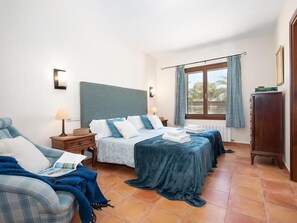 4 bedrooms, iron/ironing board, internet, bed sheets - Charming finca with large pool and garden in Santanyi for up to 8 persons (Santanyi)