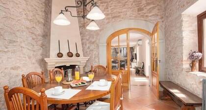 Unglaubliche Finca mit großem Garten und Pool für bis zu 8 Personen in Santanyi