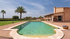 A rectangular swimming pool with clear water, surrounded by a stone deck. - Incredible finca with huge garden and pool for up to 8 persons in Santanyi (Santanyi)