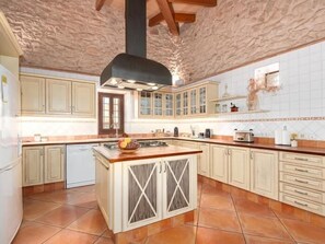 Frigorifero, microonde, forno, lavastoviglie