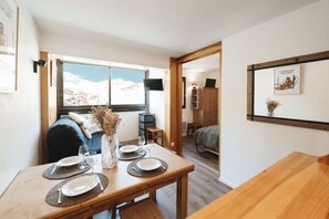 Room - 4 person apartment, very cozy and functional, mountain view, north view, ski-in ski-out (VAL THORENS)