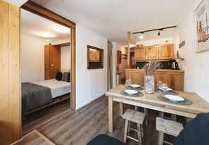 Room - 4 person apartment, very cozy and functional, mountain view, north view, ski-in ski-out (VAL THORENS)