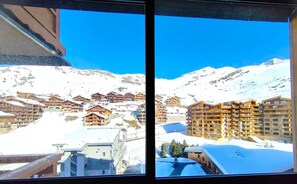 Interior - 4 person apartment, very cozy and functional, mountain view, north view, ski-in ski-out (VAL THORENS)