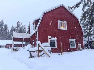 Amazing 4-bedroom house with WiFi in charming Stavaträsk