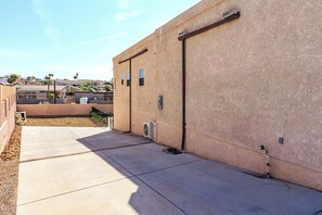 المنطقة المحيطة بالمنشأة