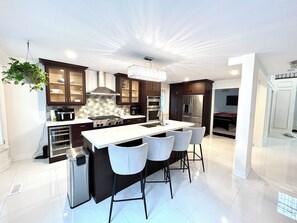 Mikrowelle, Ofen, Herdplatte, Geschirrspüler