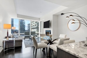 Dining - Luxury Shangri-La 1BR Suite (Toronto)