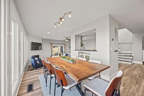 Dining - NEW! Crestview Heights | Downtown Views | Hot Tub (Chattanooga)